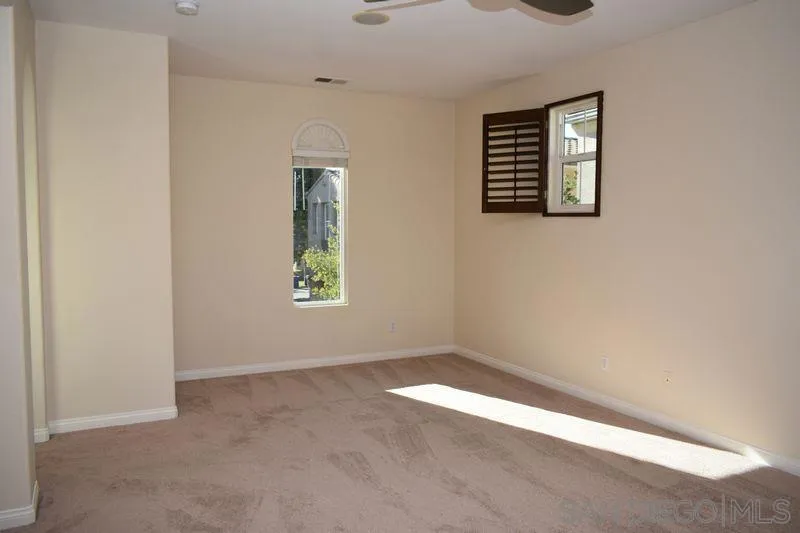 1437 Caminito Sicilia, Chula Vista, California 91915 home-pic-35