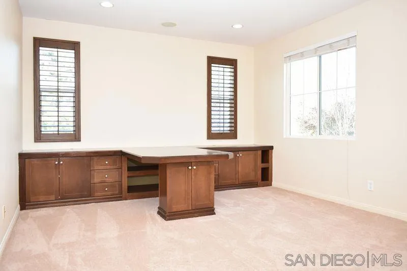 1437 Caminito Sicilia, Chula Vista, California 91915 home-pic-32