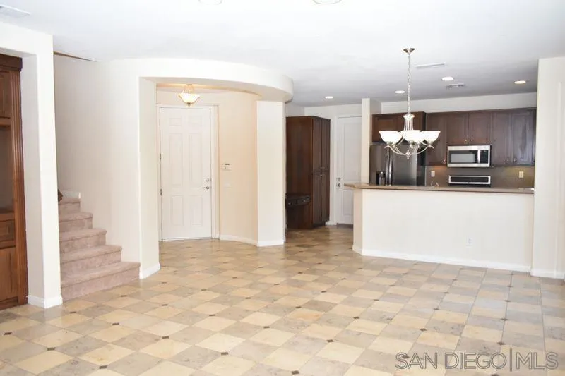 1437 Caminito Sicilia, Chula Vista, California 91915 home-pic-6