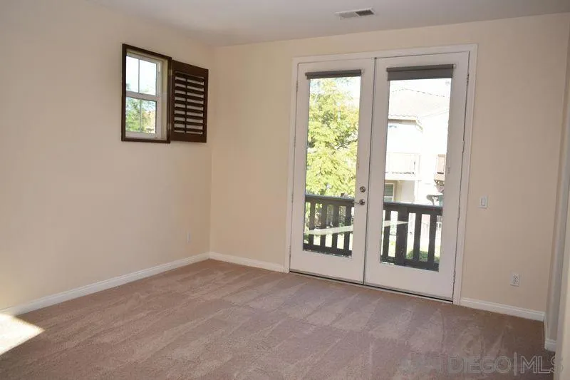 1437 Caminito Sicilia, Chula Vista, California 91915 home-pic-36