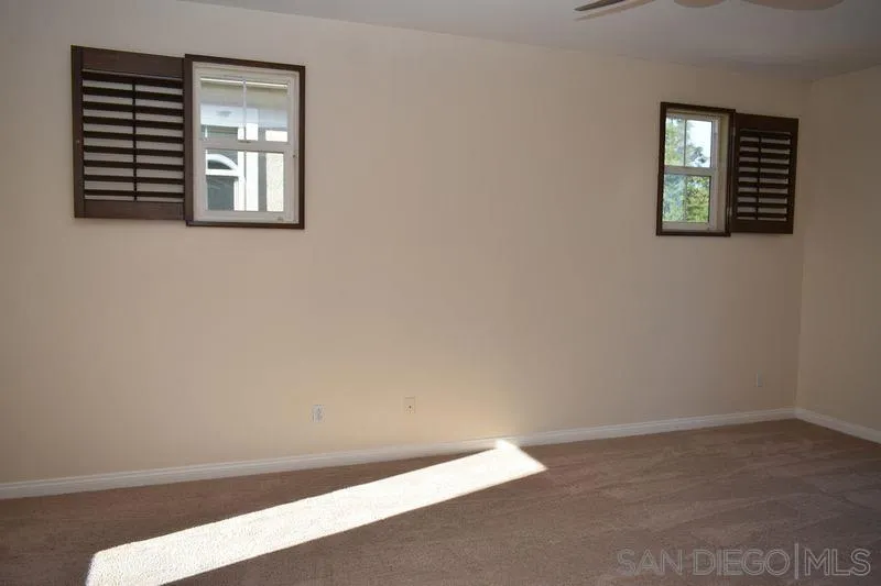 1437 Caminito Sicilia, Chula Vista, California 91915 home-pic-18