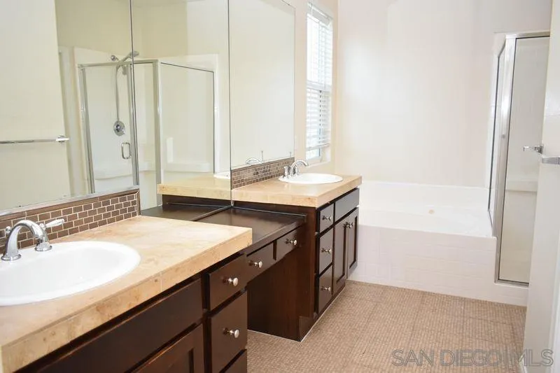 1437 Caminito Sicilia, Chula Vista, California 91915 home-pic-42