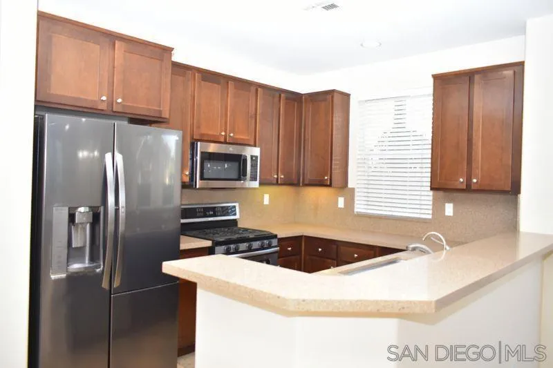 1437 Caminito Sicilia, Chula Vista, California 91915 home-pic-8
