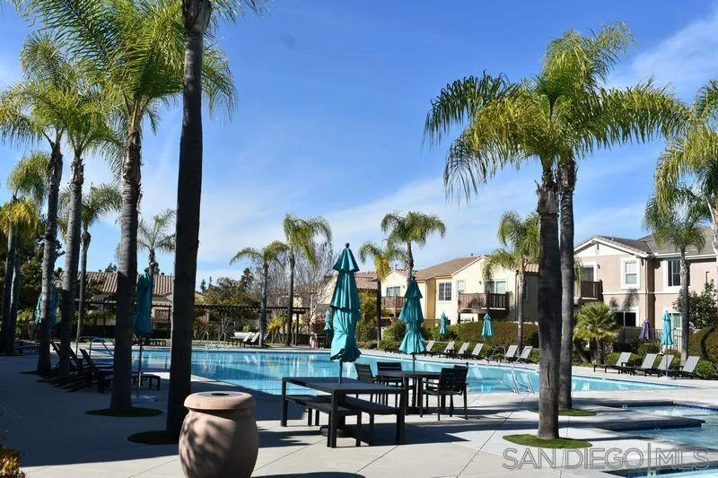 1437 Caminito Sicilia, Chula Vista, California 91915 home-pic-45