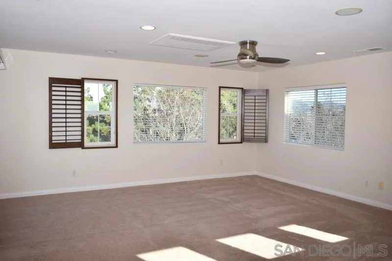 1437 Caminito Sicilia, Chula Vista, California 91915 home-pic-11