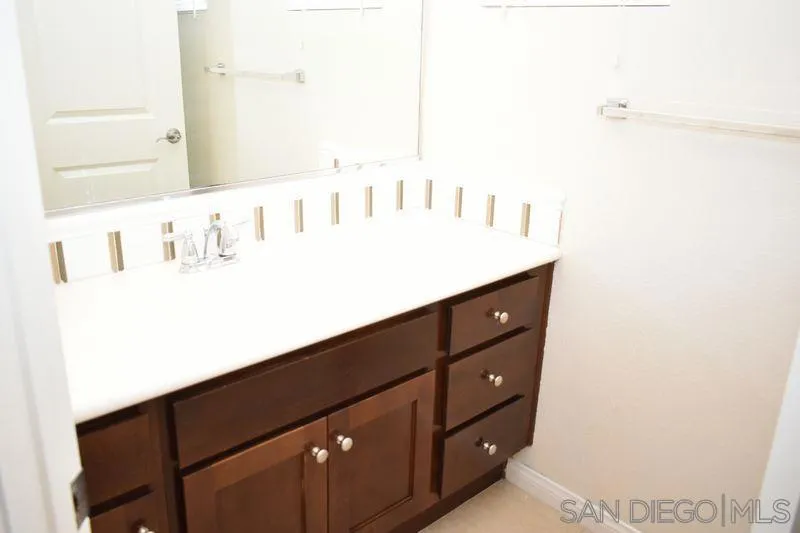 1437 Caminito Sicilia, Chula Vista, California 91915 home-pic-41