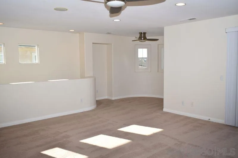 1437 Caminito Sicilia, Chula Vista, California 91915 home-pic-38