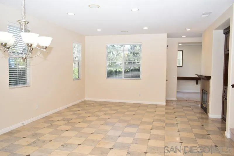 1437 Caminito Sicilia, Chula Vista, California 91915 home-pic-4