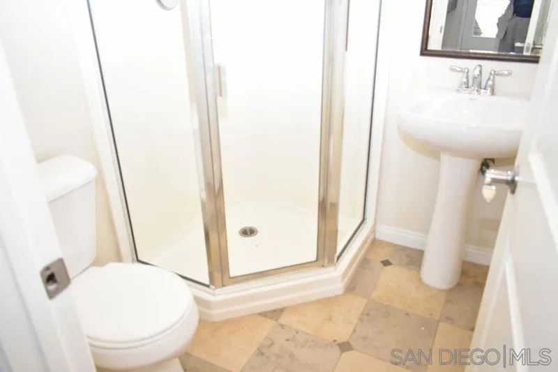 1437 Caminito Sicilia, Chula Vista, California 91915 home-pic-22