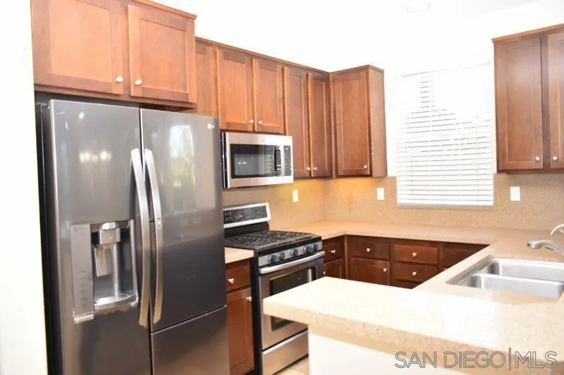 1437 Caminito Sicilia, Chula Vista, California 91915 home-pic-10