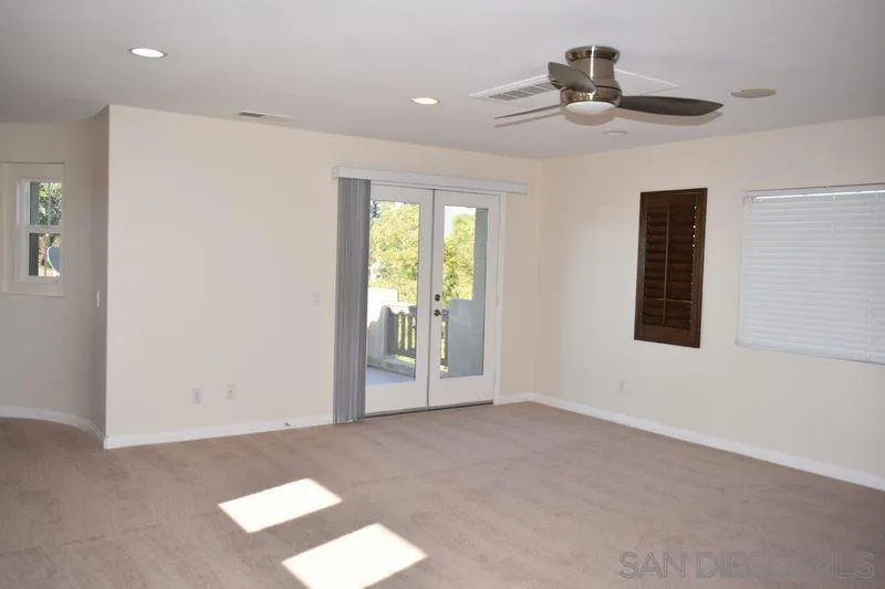 1437 Caminito Sicilia, Chula Vista, California 91915 home-pic-37