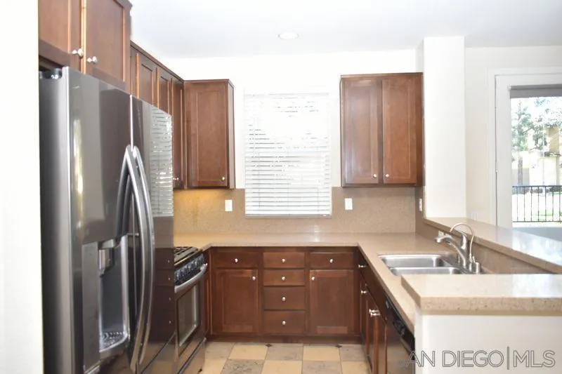 1437 Caminito Sicilia, Chula Vista, California 91915 home-pic-9