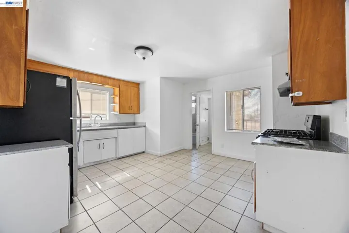 Vacant unit kitchen