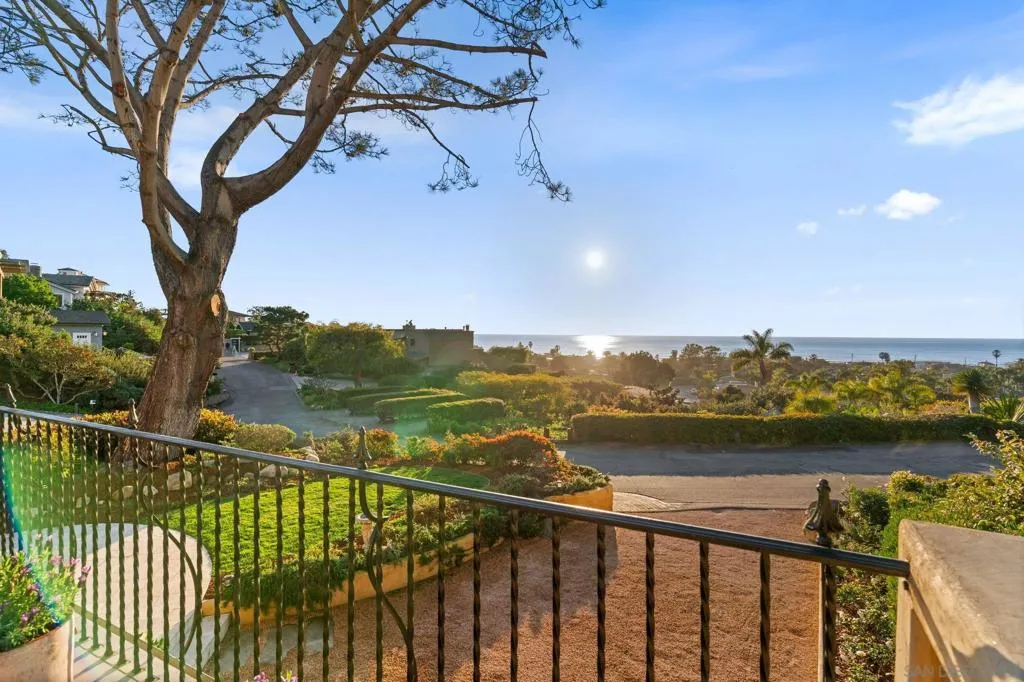 2061 Seaview Ave., Del Mar, California 92014 home-pic-1