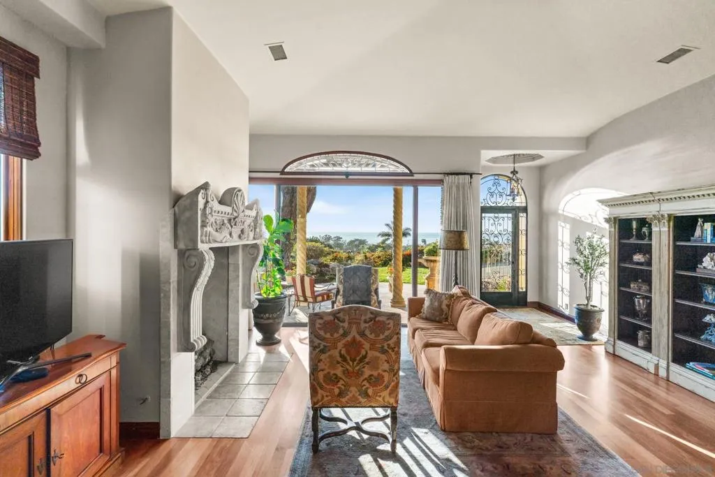 2061 Seaview Ave., Del Mar, California 92014 home-pic-21