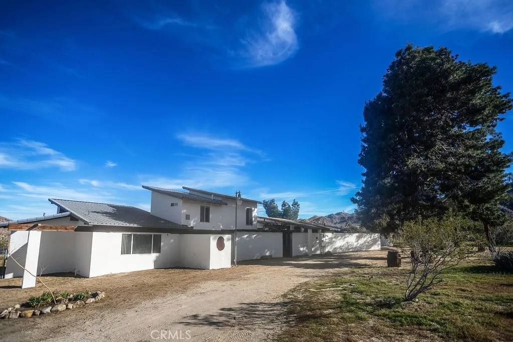 8173 Fleur Drive, Joshua Tree, California 92252 home-pic-2