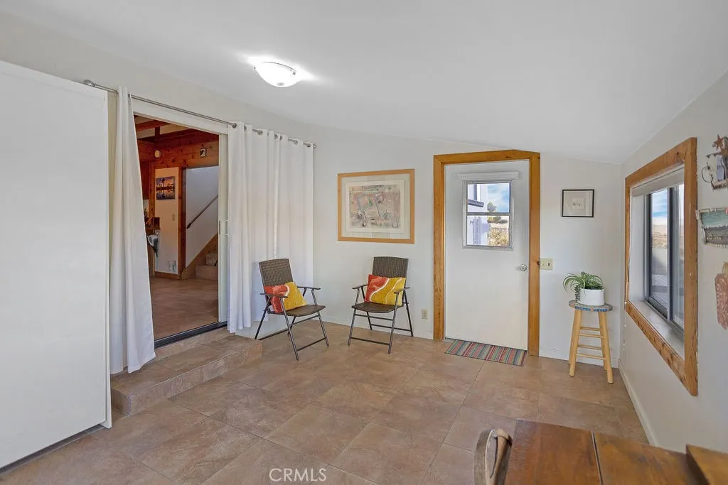 8173 Fleur Drive, Joshua Tree, California 92252 home-pic-17