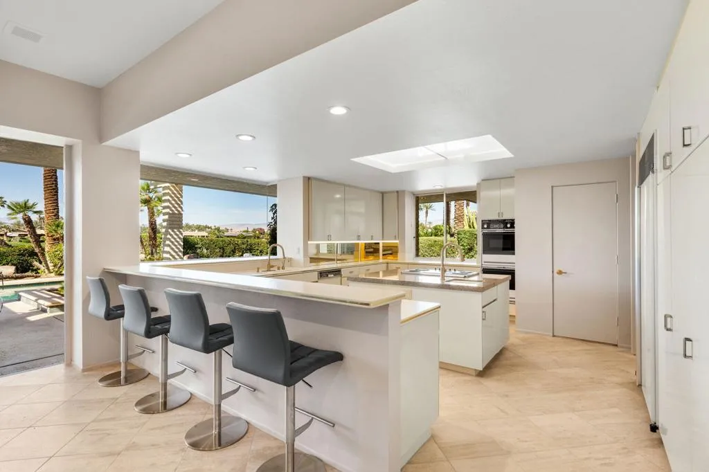 4 Kingsway Court, Rancho Mirage, California 92270 home-pic-25