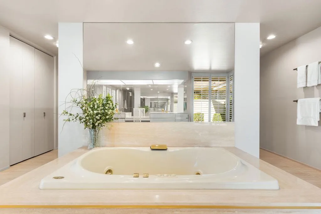 4 Kingsway Court, Rancho Mirage, California 92270 home-pic-48