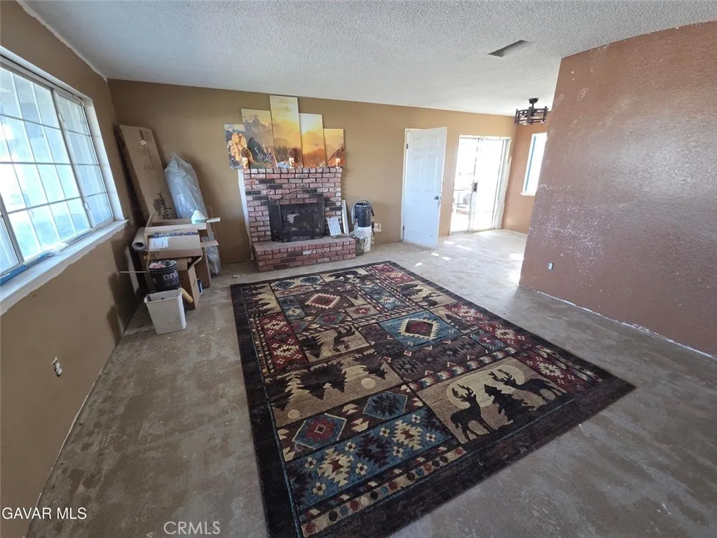 38997 164th E, Palmdale, California 93591 home-pic-2