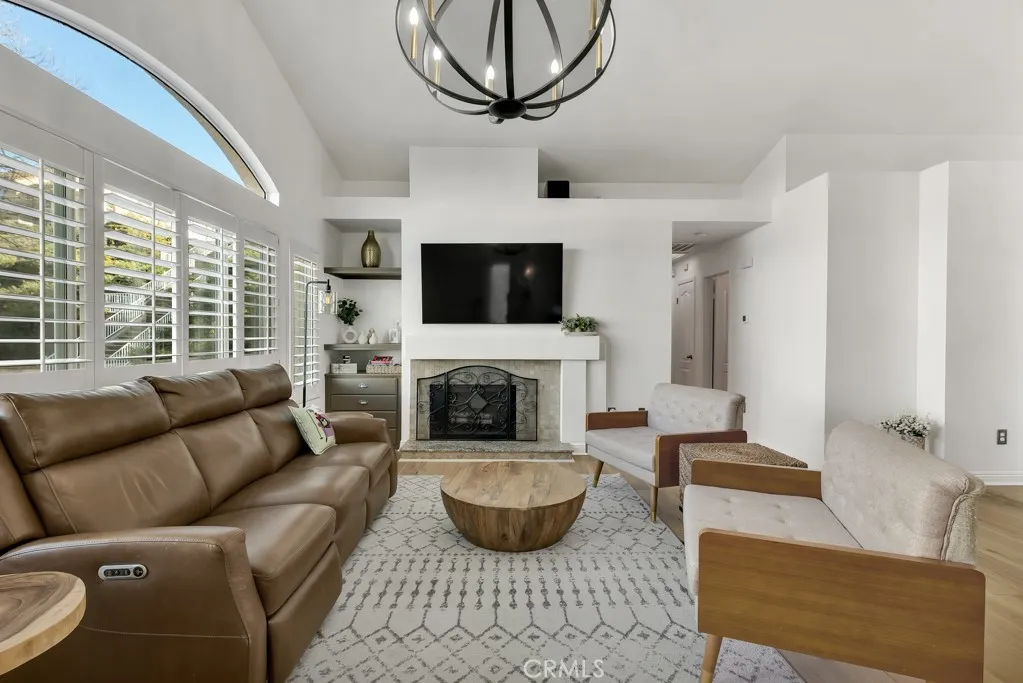 638 High Plains, Simi Valley, California 93065 home-pic-7