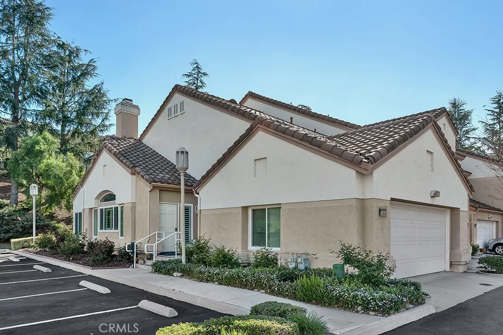 638 High Plains, Simi Valley, California 93065 home-pic-2