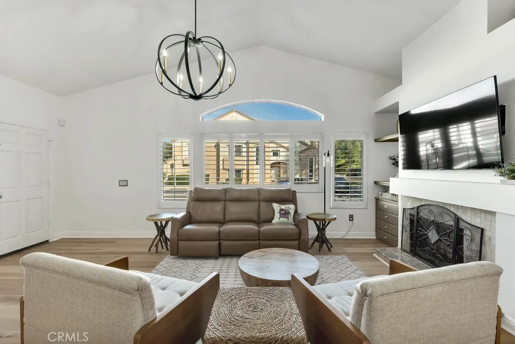 638 High Plains, Simi Valley, California 93065 home-pic-10