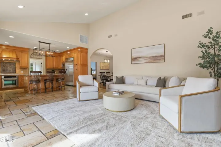 18-web-or-mls-12244 Tiara St_MEDIA360VR-