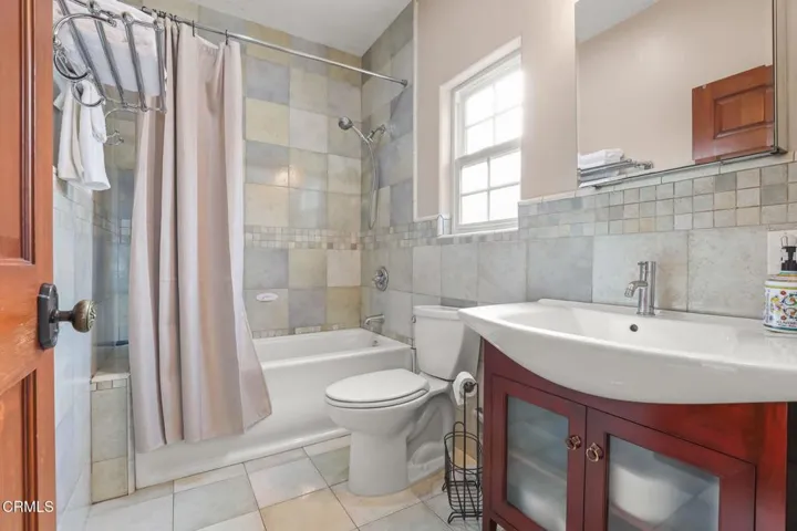 38-web-or-mls-12244 Tiara St_MEDIA360VR-