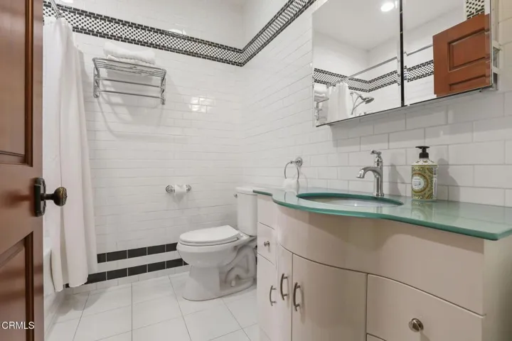 33-web-or-mls-12244 Tiara St_MEDIA360VR-