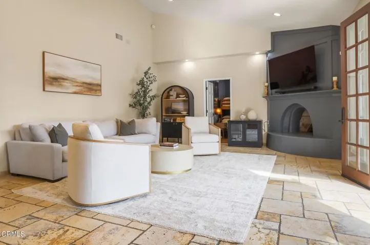 17-web-or-mls-12244 Tiara St_MEDIA360VR-