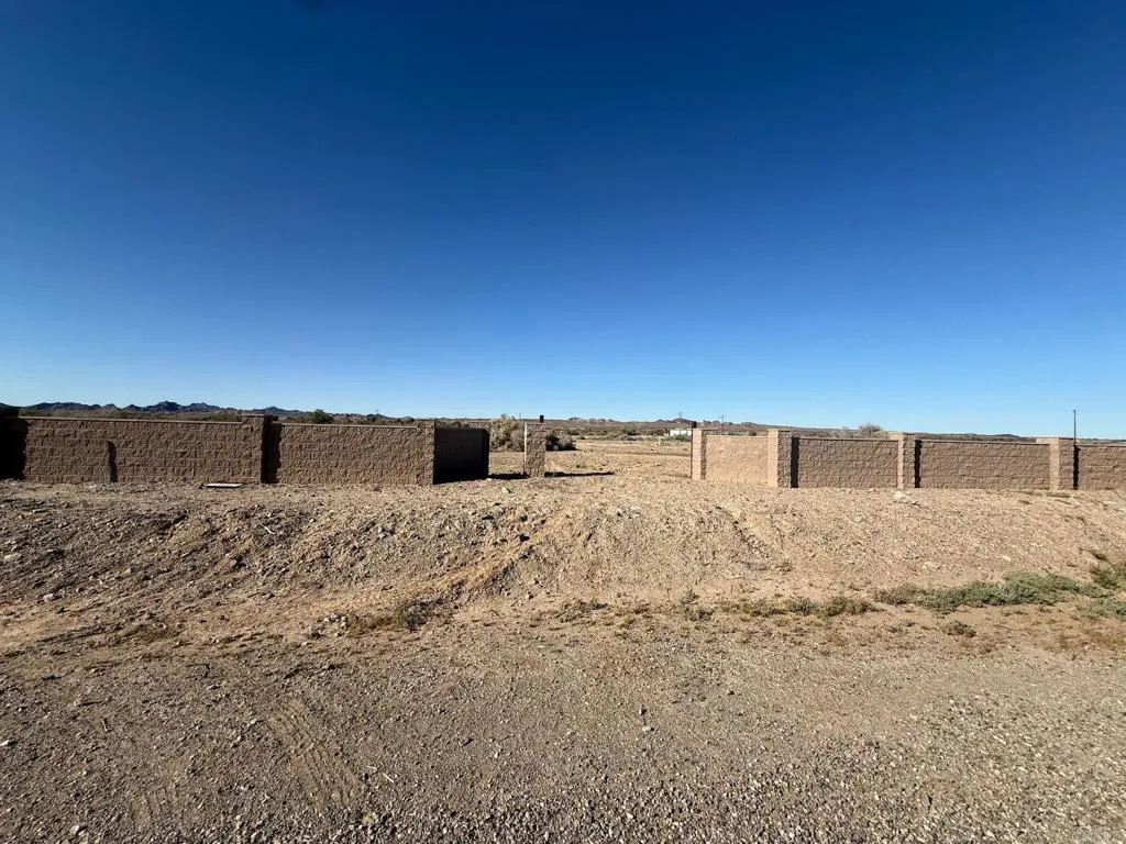 From Rio Vista Way towards lot (facing west)