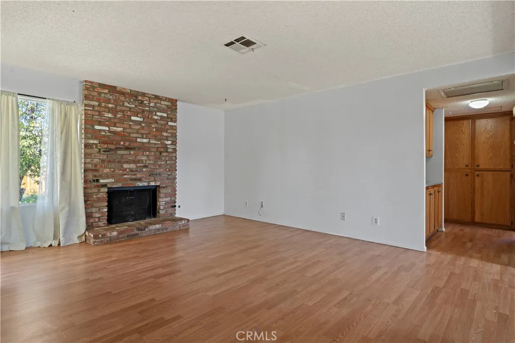 1226 Lucerne, Hemet, California 92543 home-pic-3