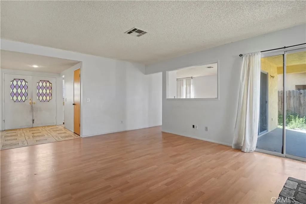 1226 Lucerne, Hemet, California 92543 home-pic-4
