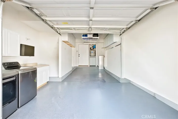 Attached Garage / Laundry