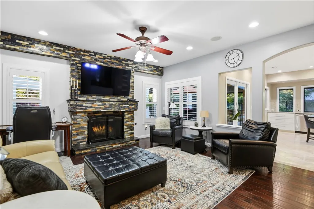 22315 Circle J Ranch, Saugus, California 91350 home-pic-15