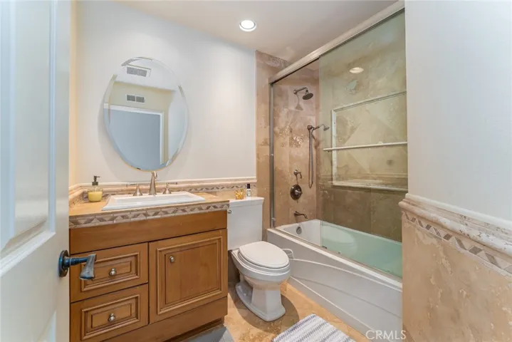 Guest bath with jetted tub