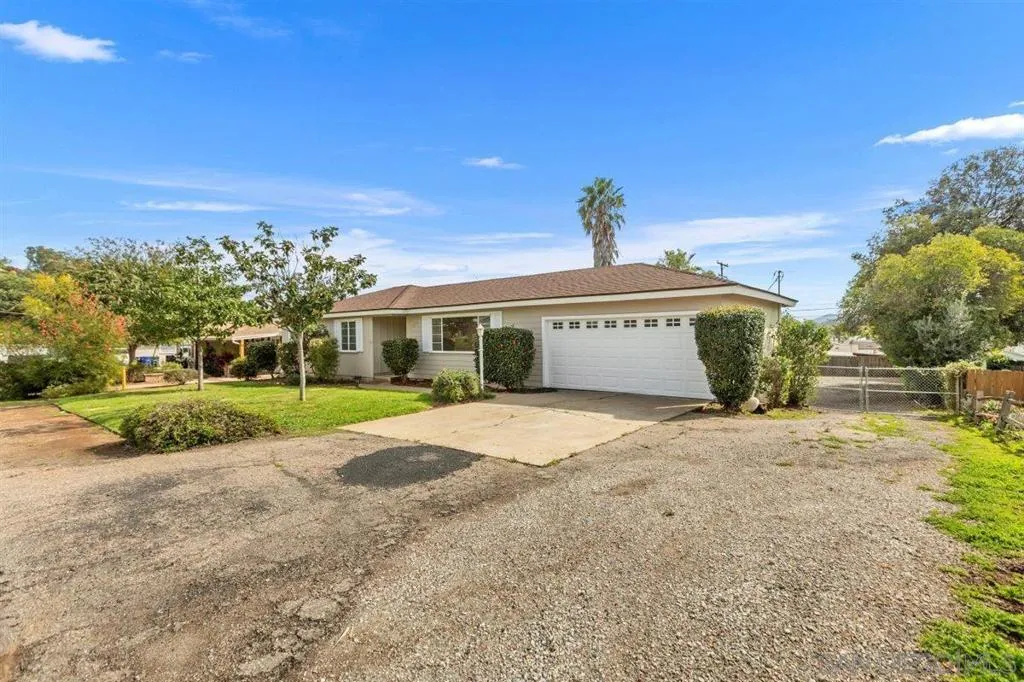 1263 Cresthill Rd, El Cajon, California 92021 home-pic-2