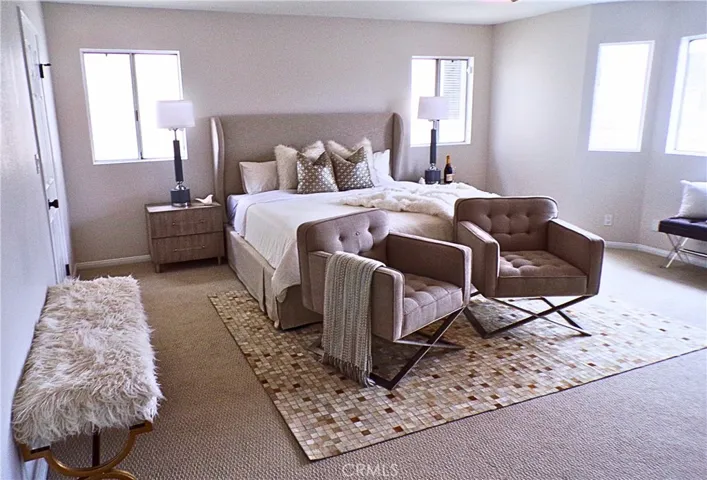 Pre-tenancy staged photos.May not look the same in person.