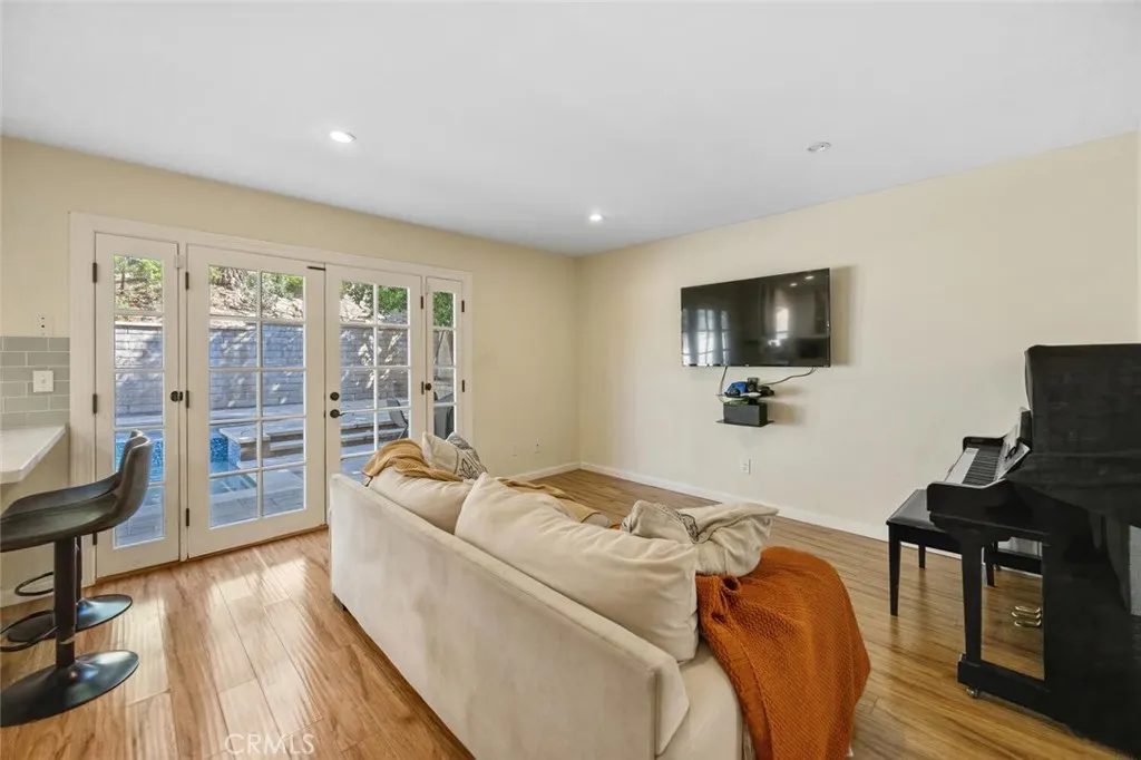 21961 Peppercorn, Saugus, California 91350 home-pic-14