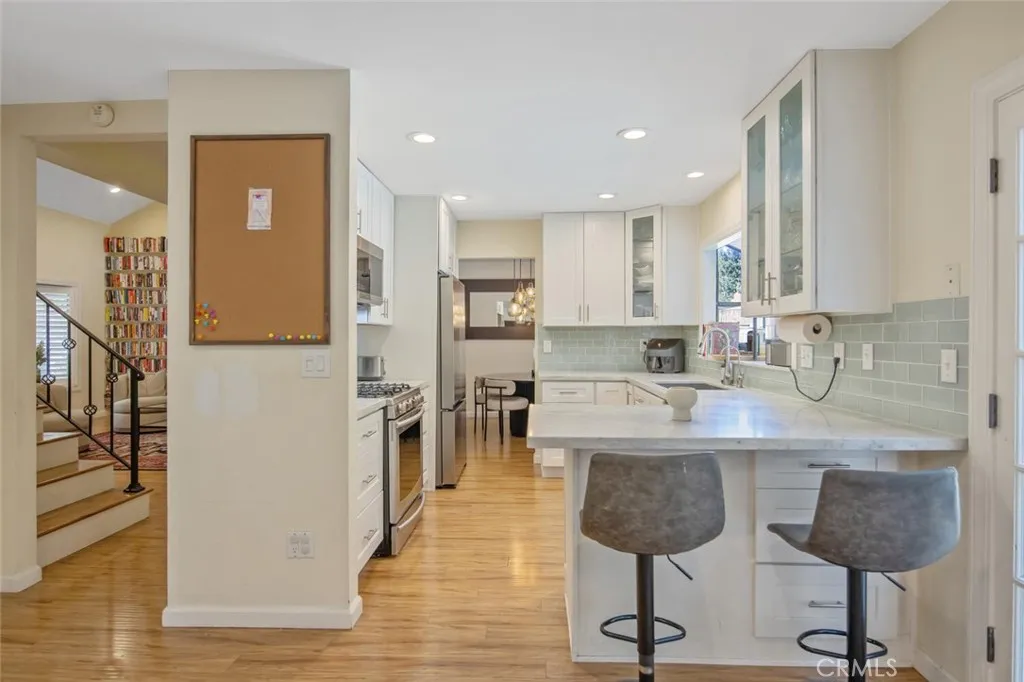 21961 Peppercorn, Saugus, California 91350 home-pic-17