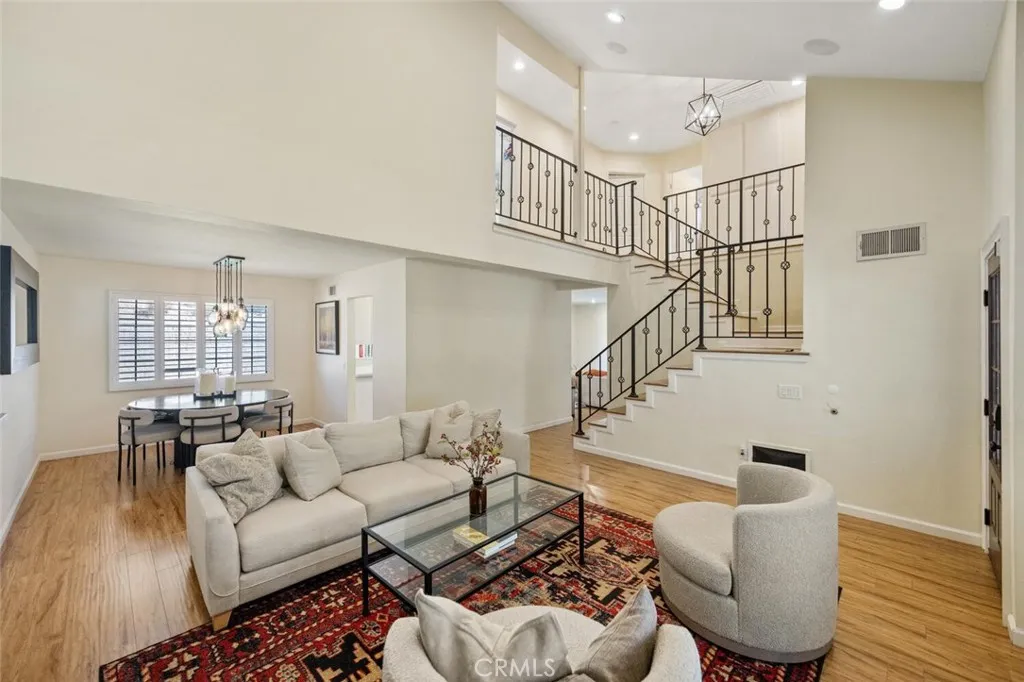 21961 Peppercorn, Saugus, California 91350 home-pic-5