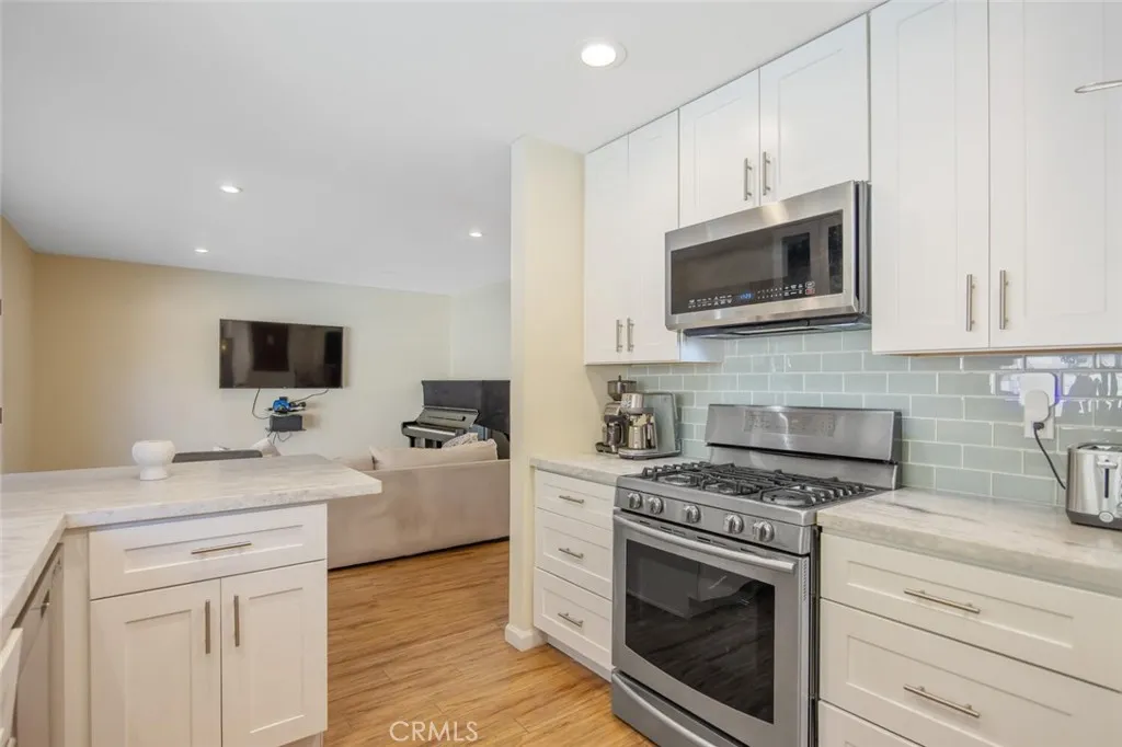 21961 Peppercorn, Saugus, California 91350 home-pic-21