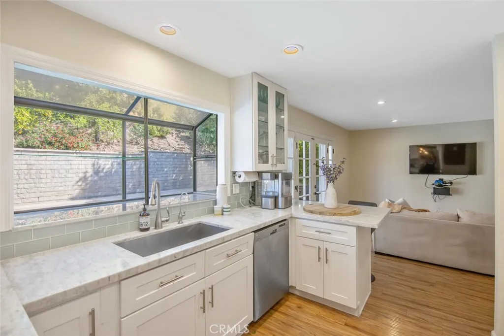21961 Peppercorn, Saugus, California 91350 home-pic-23