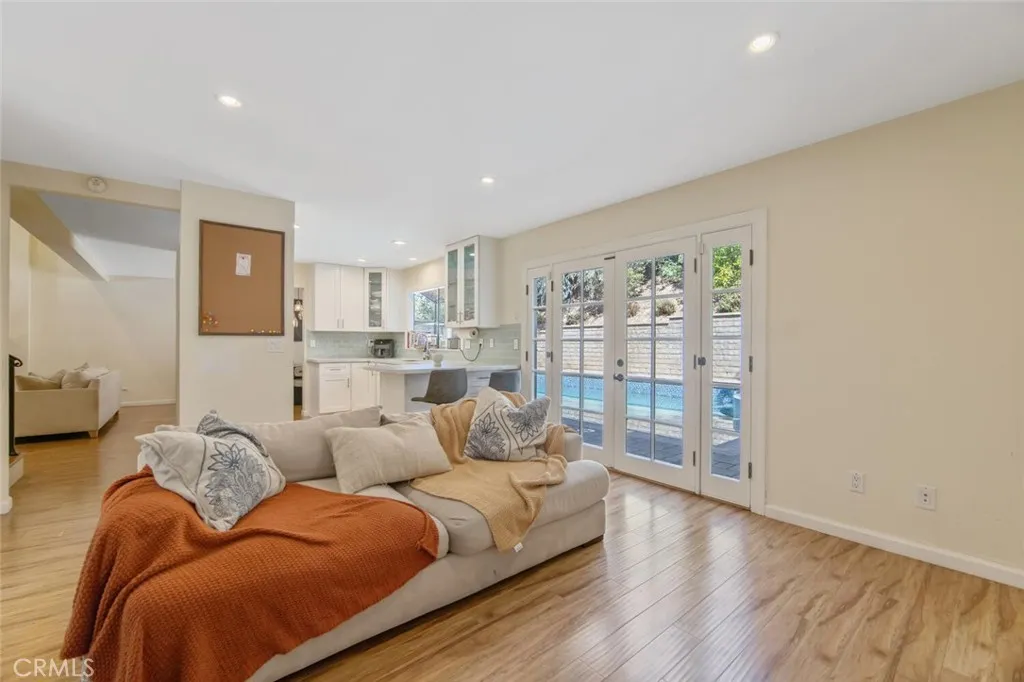 21961 Peppercorn, Saugus, California 91350 home-pic-15