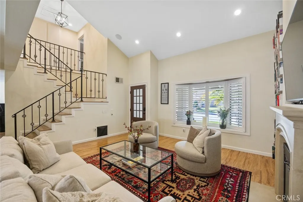 21961 Peppercorn, Saugus, California 91350 home-pic-6
