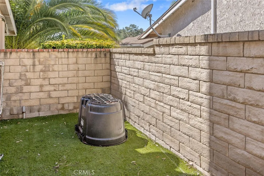 21961 Peppercorn, Saugus, California 91350 home-pic-40