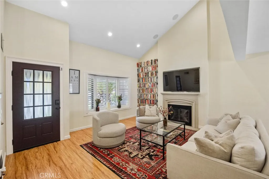21961 Peppercorn, Saugus, California 91350 home-pic-7