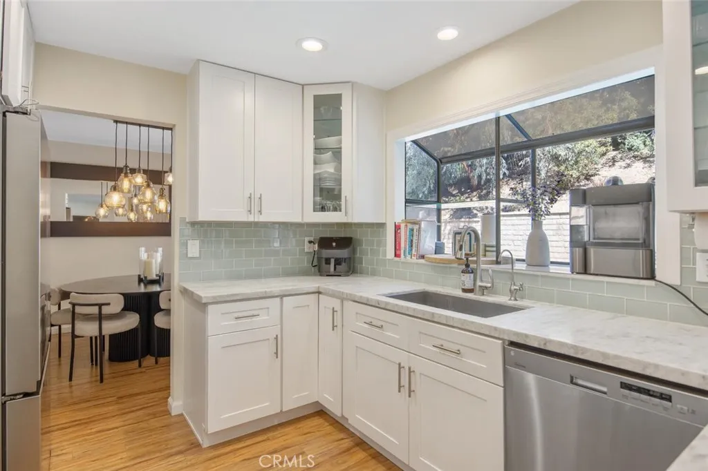 21961 Peppercorn, Saugus, California 91350 home-pic-19