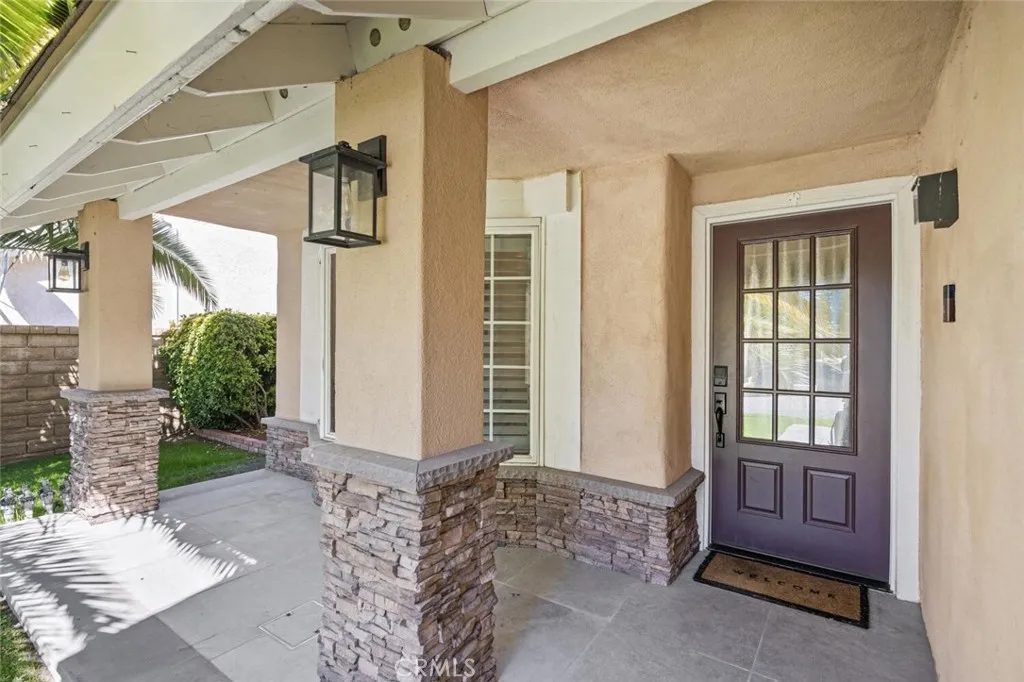 21961 Peppercorn, Saugus, California 91350 home-pic-3